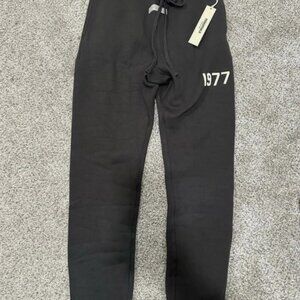 NWT FEAR OF GOD ESSENTIALS SWEATPANT SS22 1977 "IRON"  XS-S-M